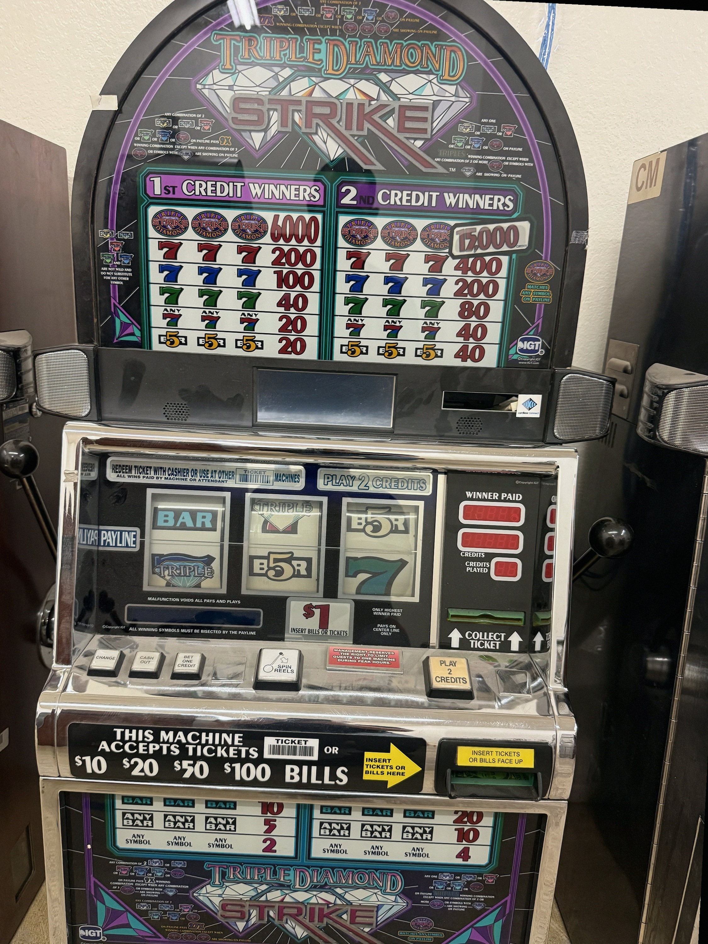 IGT Reel Spinner Triple Diamond Strike
